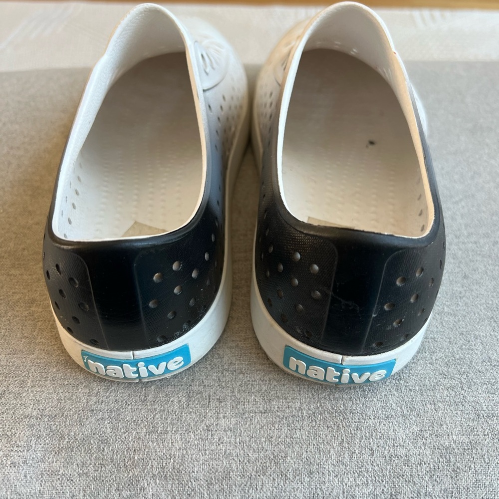 Native men’s Shoes in Black and White